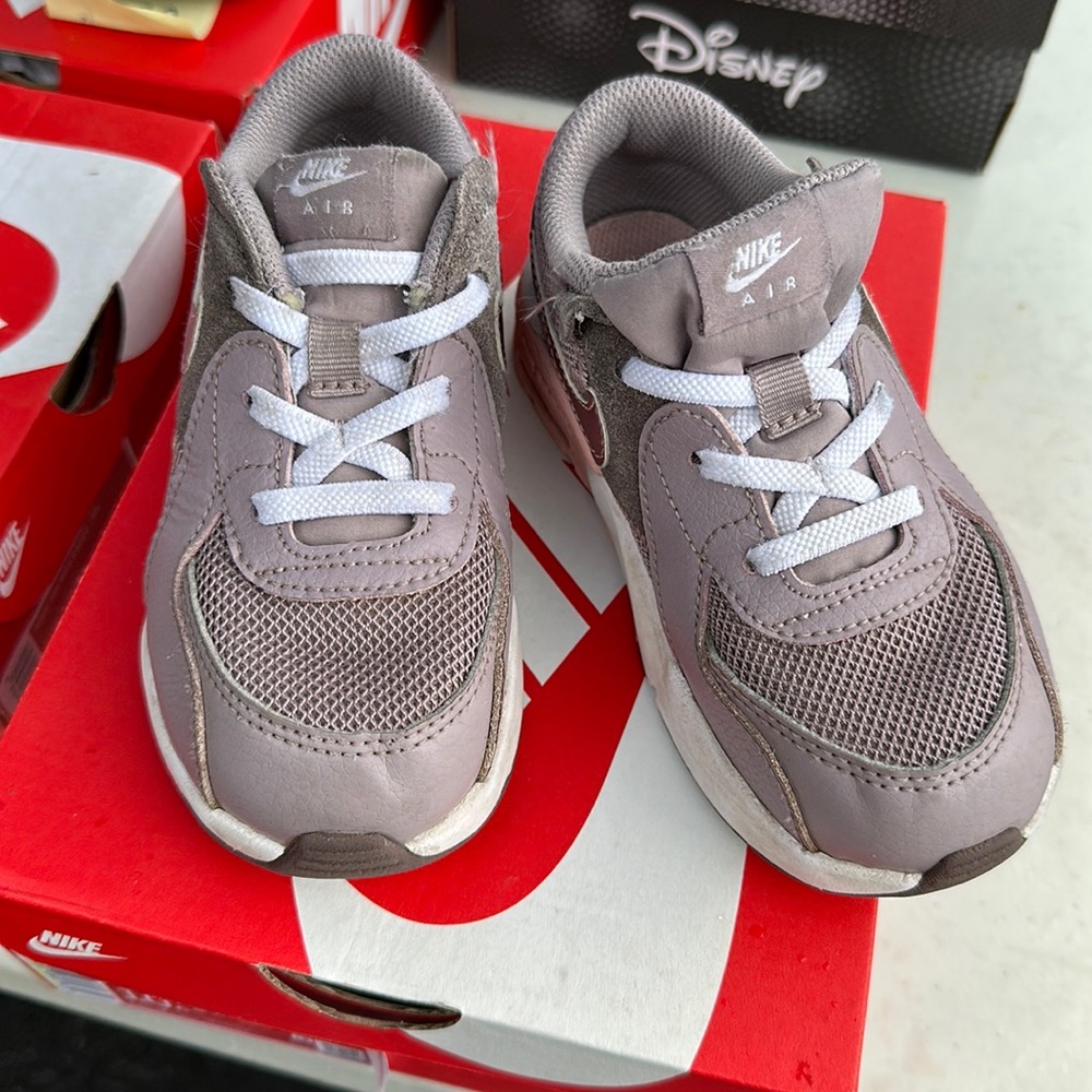 NIKE AIR MAX EXCEE size 10c